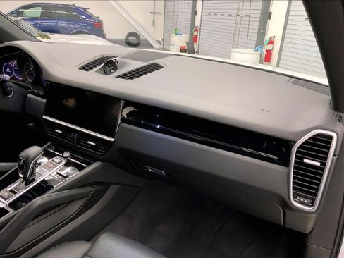 Used 2022 Porsche Cayenne E-Hybrid image 21