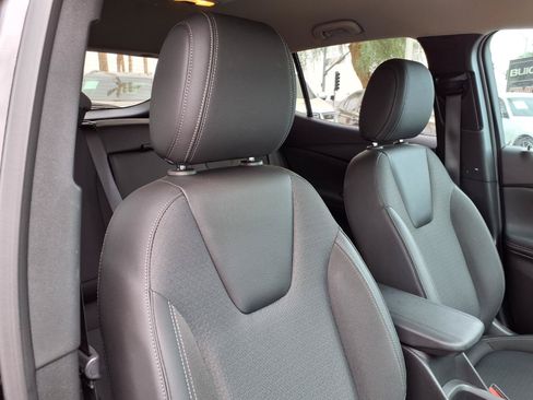 Used 2023 Buick Encore GX Select w/ Sport Touring Package FWD image 12