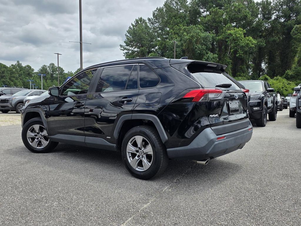 Used 2022 Toyota RAV4 XLE w/ Convenience Package AWD/4WD image 5