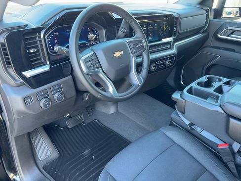 Used 2025 Chevrolet Silverado 2500 LT w/ Convenience Package image 4