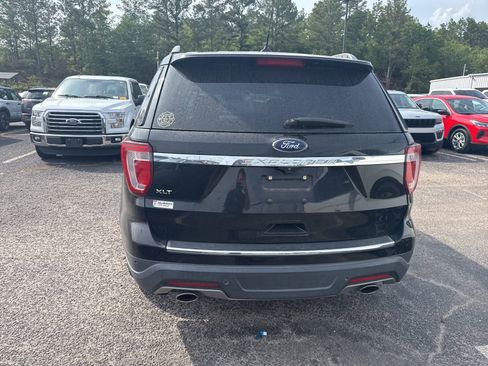Used 2018 Ford Explorer XLT w/ Equipment Group 202A FWD image 6