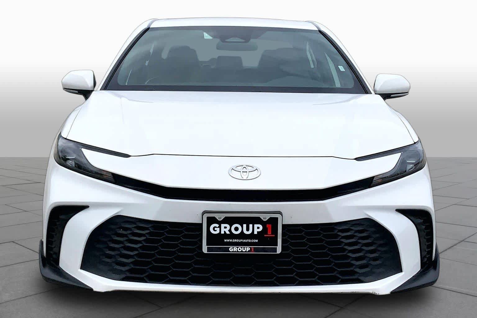 Used 2025 Toyota Camry SE FWD image 4