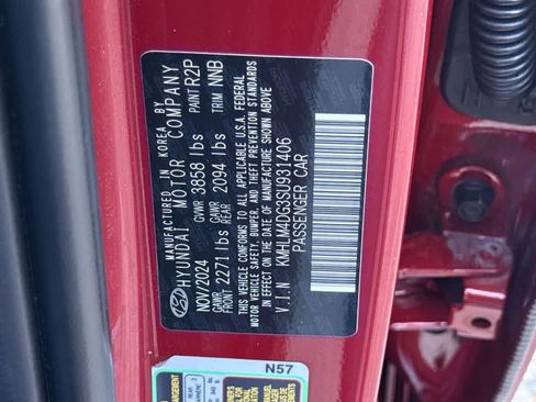 Used 2025 Hyundai Elantra Sport FWD image 29