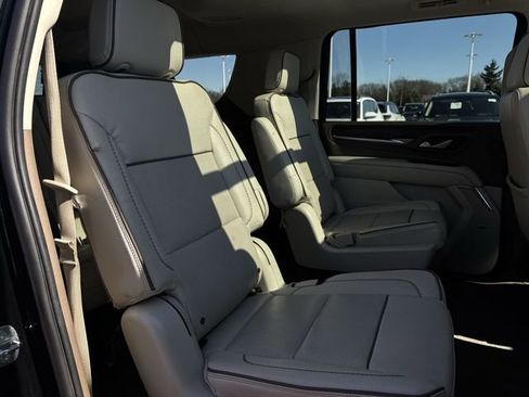 Used 2023 GMC Yukon XL Denali image 28