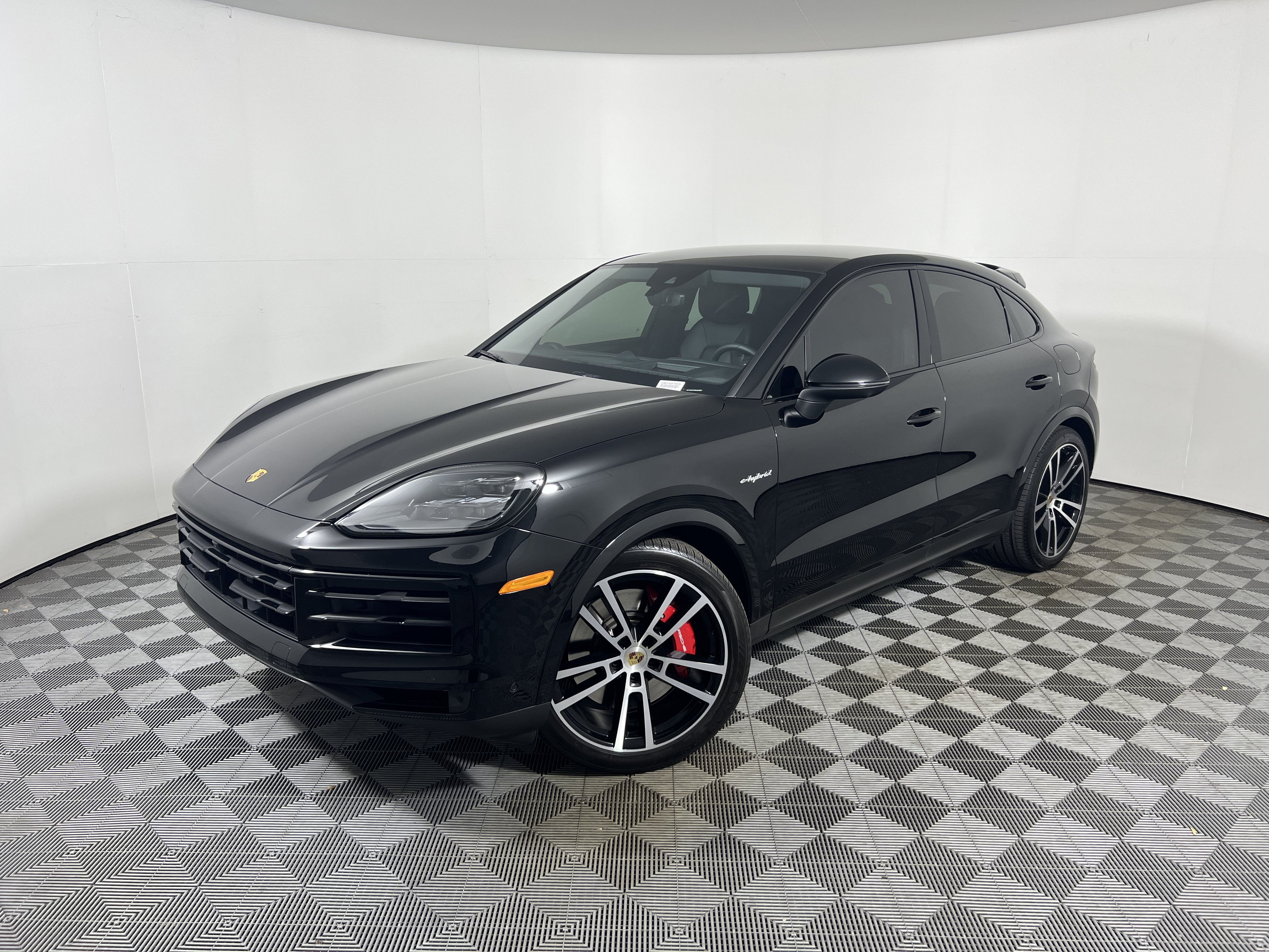 Certified 2024 Porsche Cayenne S AWD/4WD image 1