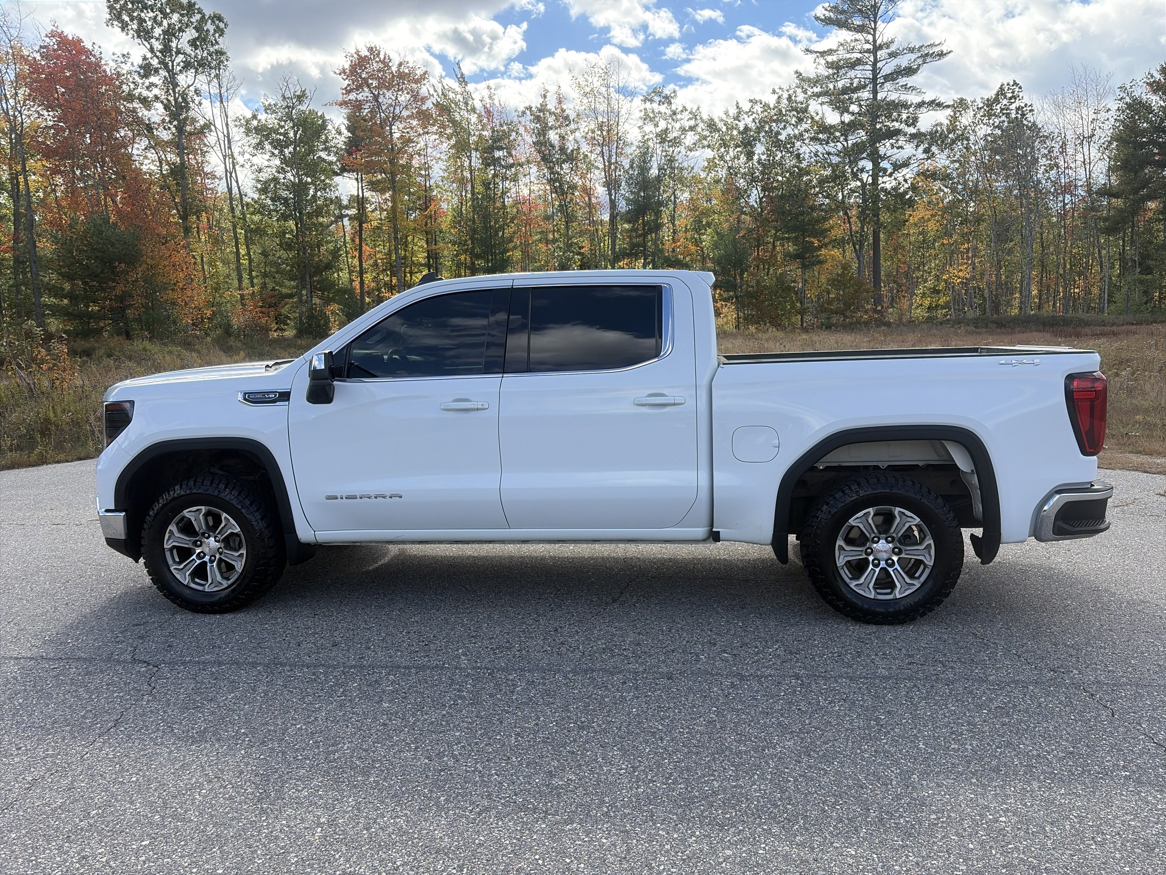 Used 2022 GMC Sierra 1500 SLE AWD/4WD image 8
