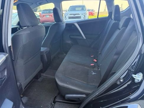 Used 2016 Toyota RAV4 LE FWD image 17