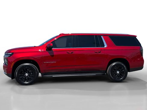 Used 2025 Chevrolet Suburban LT w/ Comfort Package AWD/4WD image 2