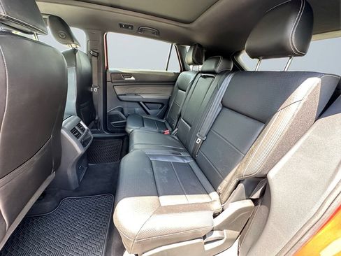 Used 2021 Volkswagen Atlas Cross Sport SE w/ Panoramic Sunroof Package AWD/4WD image 13