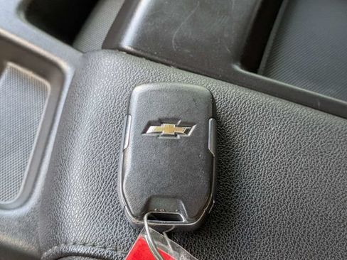 Used 2022 Chevrolet Silverado 1500 LT AWD/4WD image 30