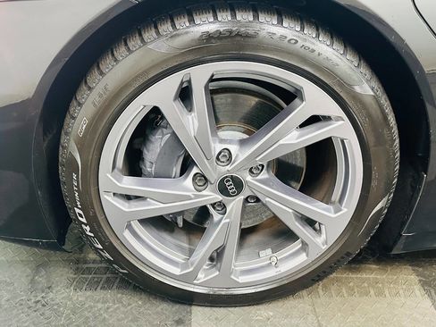 Used 2022 Audi e-tron GT Premium Plus image 31