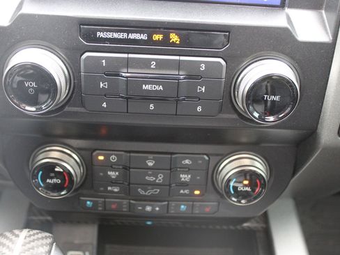 Used 2020 Ford F150 Raptor w/ Equipment Group 802A Luxury AWD/4WD image 39