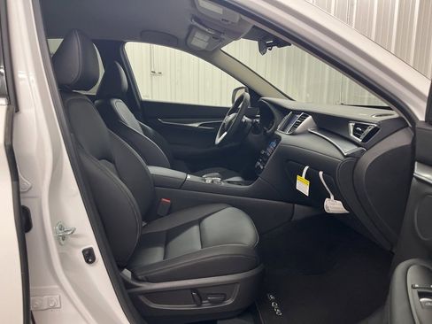 New 2025 INFINITI QX50 Pure image 37