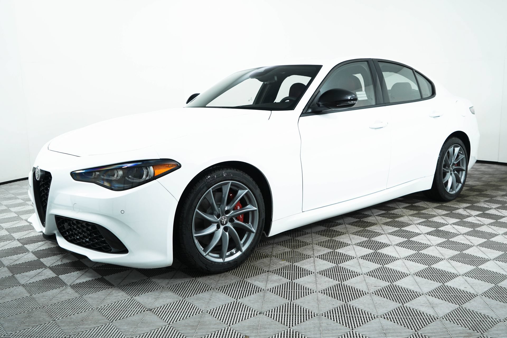 Used 2024 Alfa Romeo Giulia Sprint RWD image 3