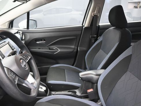 Used 2025 Nissan Versa SV image 19
