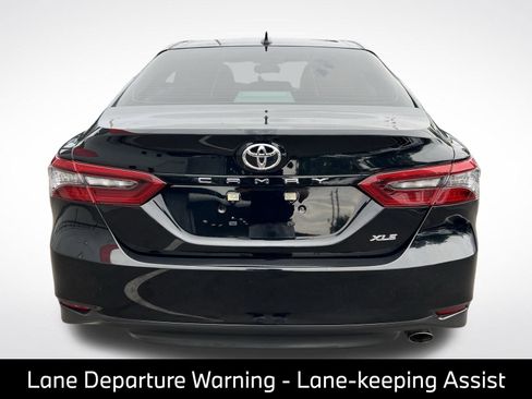 Used 2021 Toyota Camry XLE FWD image 8