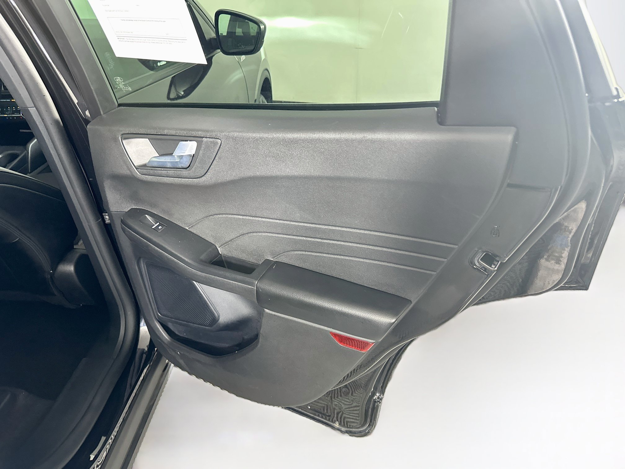 Used 2025 Ford Escape ST-Line Select AWD/4WD image 29
