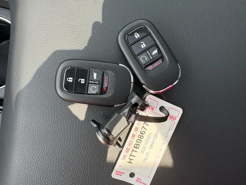Certified 2024 Honda Pilot Touring image 36