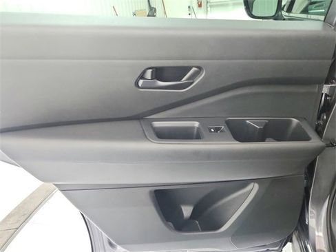 Used 2024 Nissan Pathfinder SV image 33