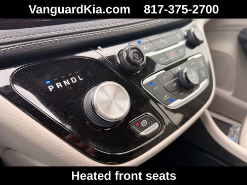 Used 2021 Chrysler Pacifica Limited w/ Uconnect Theater Family Group image 24