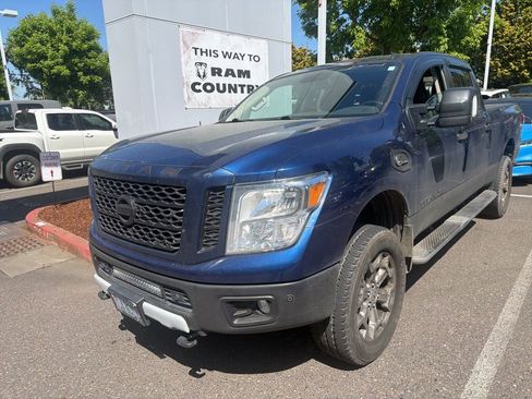 Used 2019 Nissan Titan SV AWD/4WD image 3