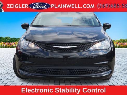 Used 2024 Chrysler Voyager LX FWD image 8