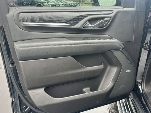 Used 2021 GMC Yukon Denali w/ Denali Premium Package image 9