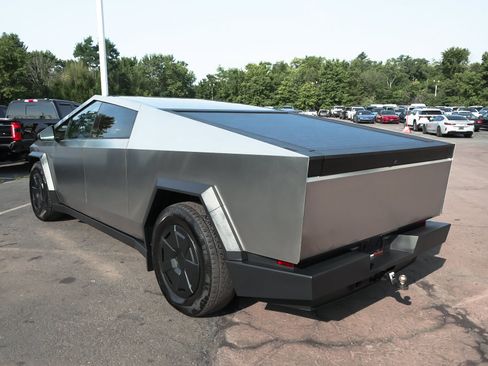 Used 2025 Tesla Cybertruck AWD Crew Cab image 4