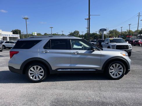 Used 2023 Ford Explorer Limited w/ Limited Technology Package RWD image 2