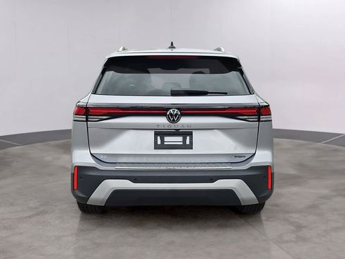 Used 2026 Volkswagen Tiguan SE AWD/4WD image 5