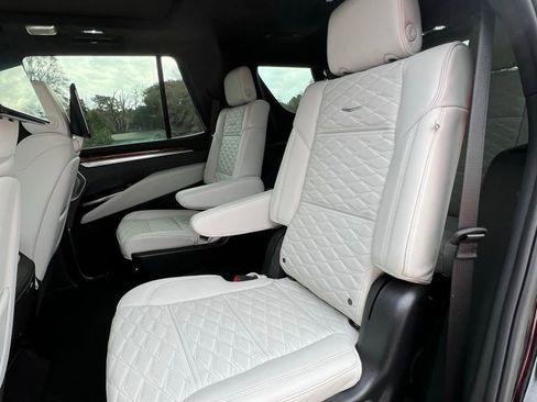 Used 2025 Cadillac Escalade Sport Platinum w/ LPO, ONYX Package image 18