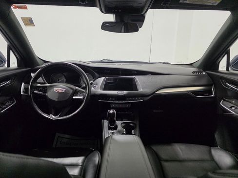 Used 2020 Cadillac XT4 Premium Luxury image 2