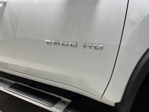 Used 2022 Chevrolet Silverado 2500 LT AWD/4WD image 9
