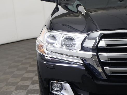 Used 2020 Toyota Land Cruiser image 17