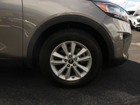 Used 2019 Kia Sorento L FWD image 9