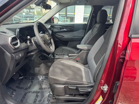 Used 2025 Chevrolet TrailBlazer LT image 25