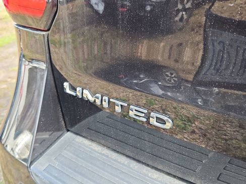 Used 2024 Ford Expedition Limited image 8