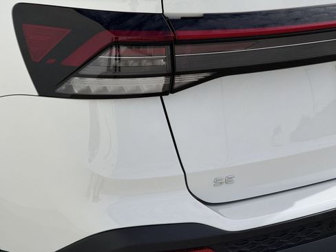 Used 2025 Volkswagen Taos SE image 10