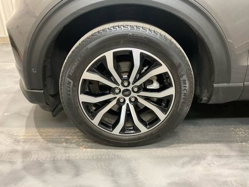 Used 2020 Ford Explorer ST w/ Premium Technology Package image 6