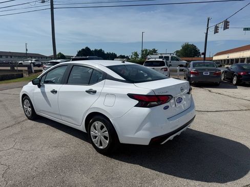 Used 2023 Nissan Versa S FWD image 3