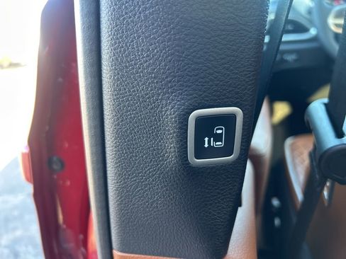 Used 2024 Chrysler Pacifica Pinnacle image 14