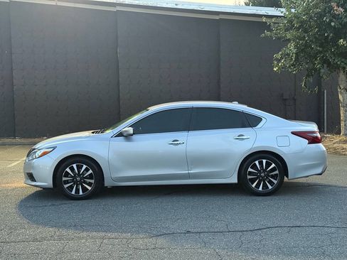 Used 2018 Nissan Altima 2.5 SV FWD image 5