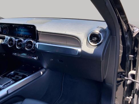 Used 2021 Mercedes-Benz GLB 250 4MATIC image 18