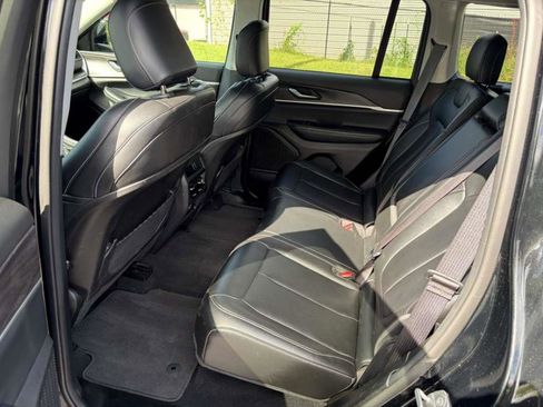 Used 2024 Jeep Grand Cherokee Limited image 13