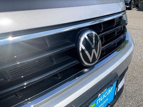 Used 2023 Volkswagen Tiguan SE R-Line AWD/4WD image 31