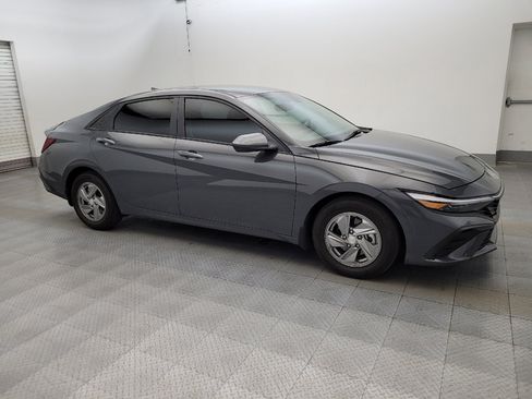 Used 2025 Hyundai Elantra SE FWD image 11