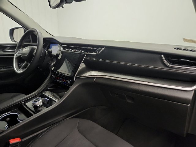 Used 2024 Jeep Grand Cherokee Laredo RWD image 19