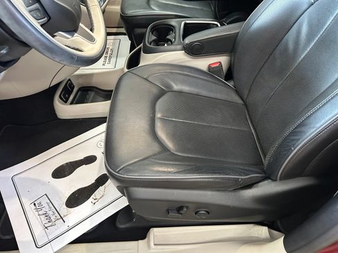 Used 2020 Chrysler Pacifica Limited FWD image 22