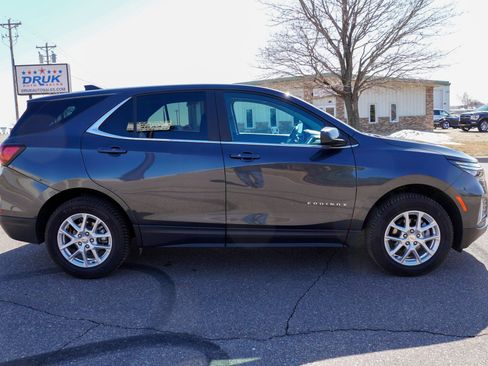 Used 2023 Chevrolet Equinox LT image 2