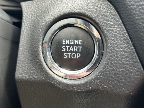 Used 2025 Toyota RAV4 XLE FWD image 32